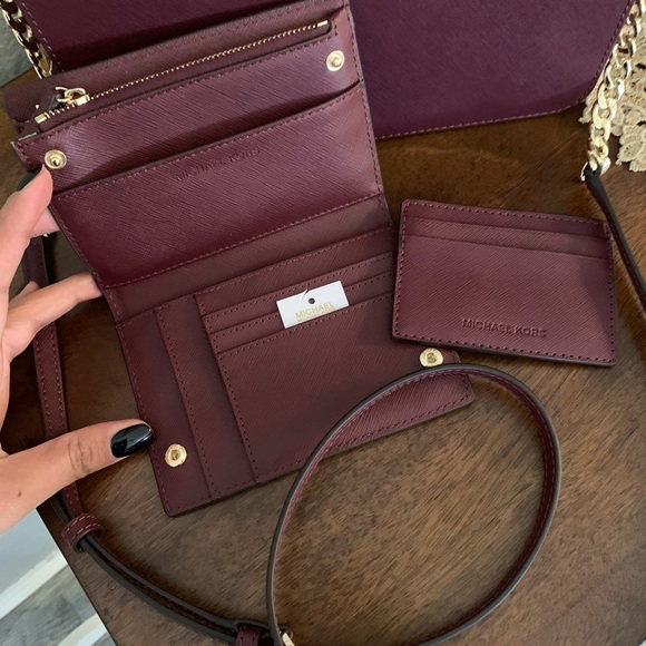 Last one 🎉 MK Jet set crossbody & wallet marlot - Picture 3 of 8